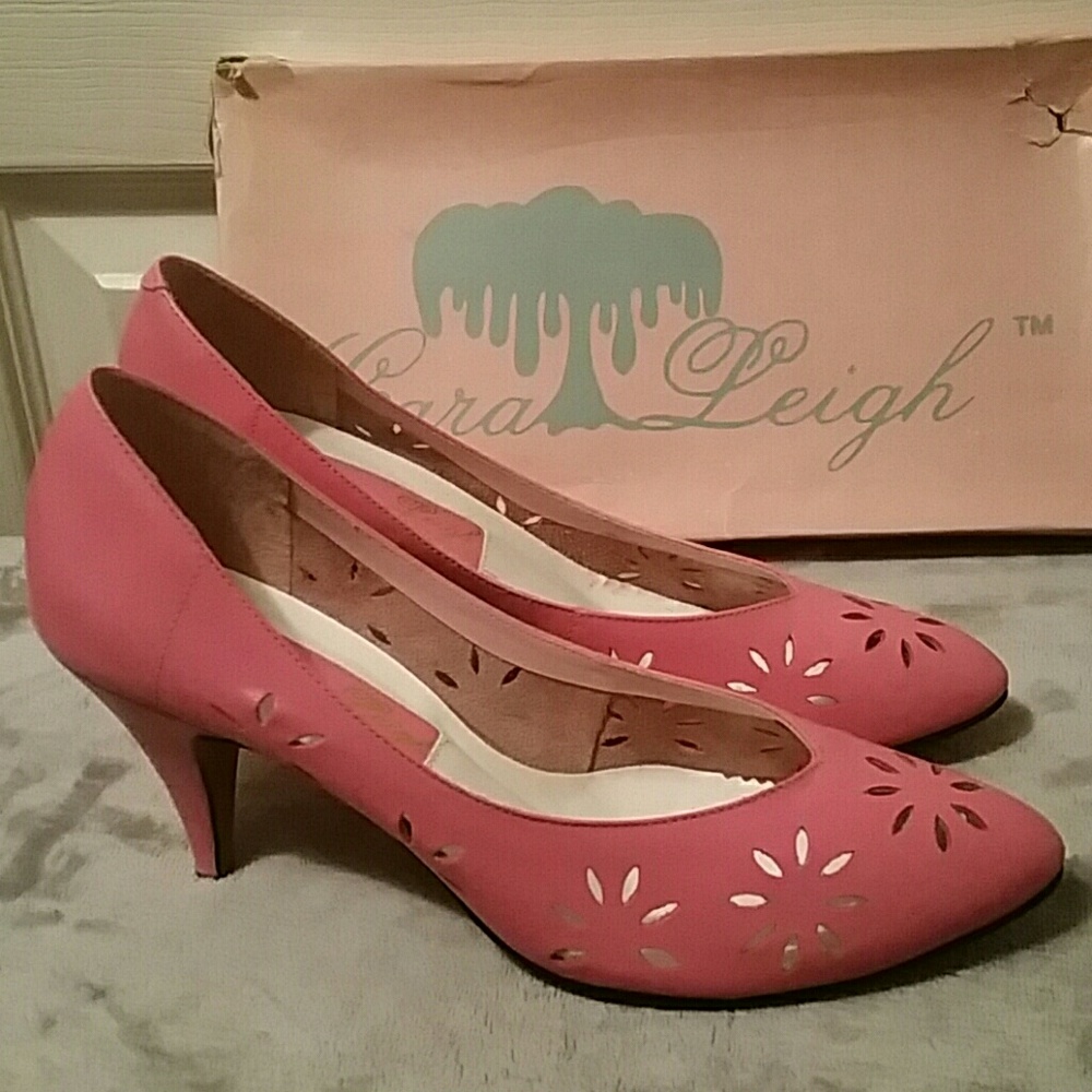 VINTAGE Cara Leigh pink pumps